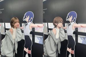 Generate an image in the style of a modern anime movie, but only change the girl on the left.

Author: 低空飞行
Source: https://x.com/localho...