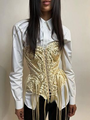 Make an online shop page for this corset.

Author: Higgsfield AI 🧩
Source: https://x.com/higgsfield_ai/status/1991557753584890124
