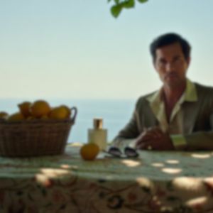 Take the provided blurred photo and transform it into an ultra-sharp, realistic lifestyle shot without changing the composition or object...