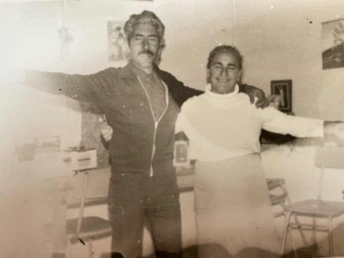 Nano Banana Pro prompt for restoring old photos into modern portraits