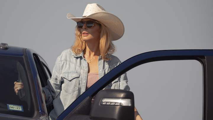 Kelly Reilly as Beth Dutton in Dutton Ranch Episode 1