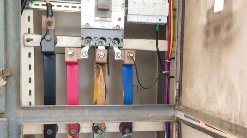 A clean and organized modular busbar system